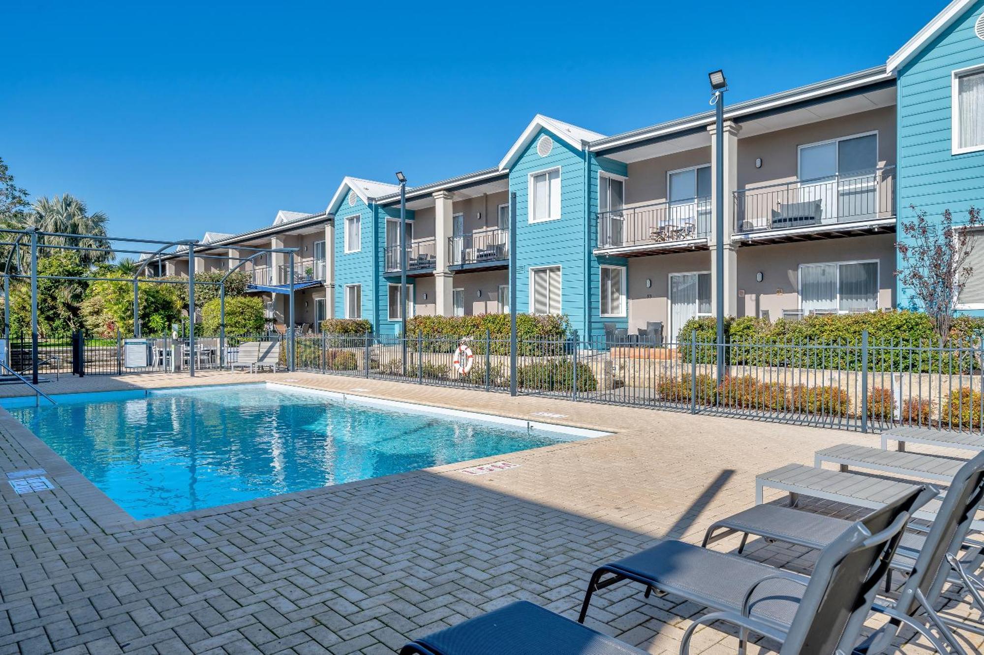 C Mandurah Apartment Resort Exterior photo