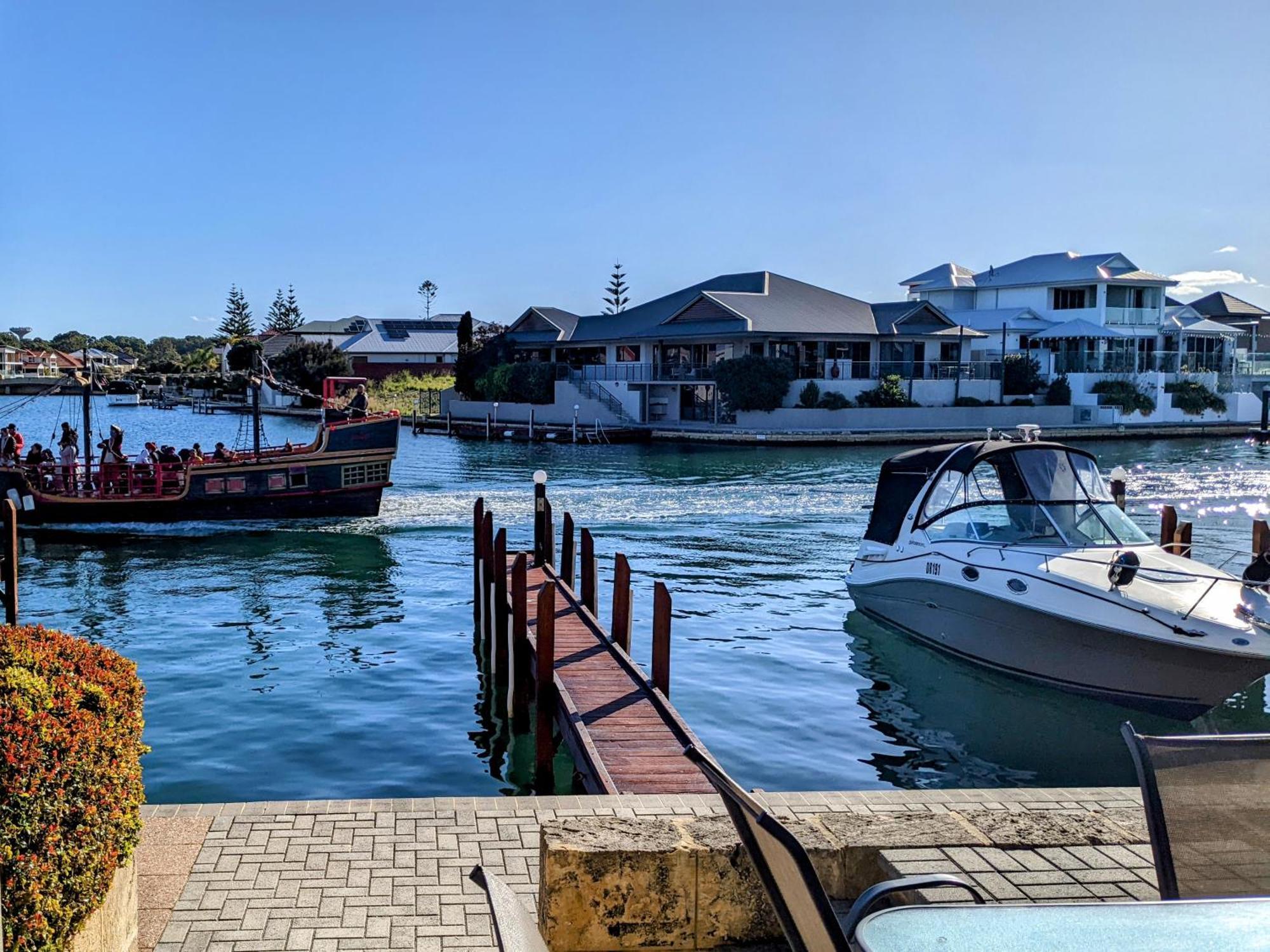 C Mandurah Apartment Resort Exterior photo