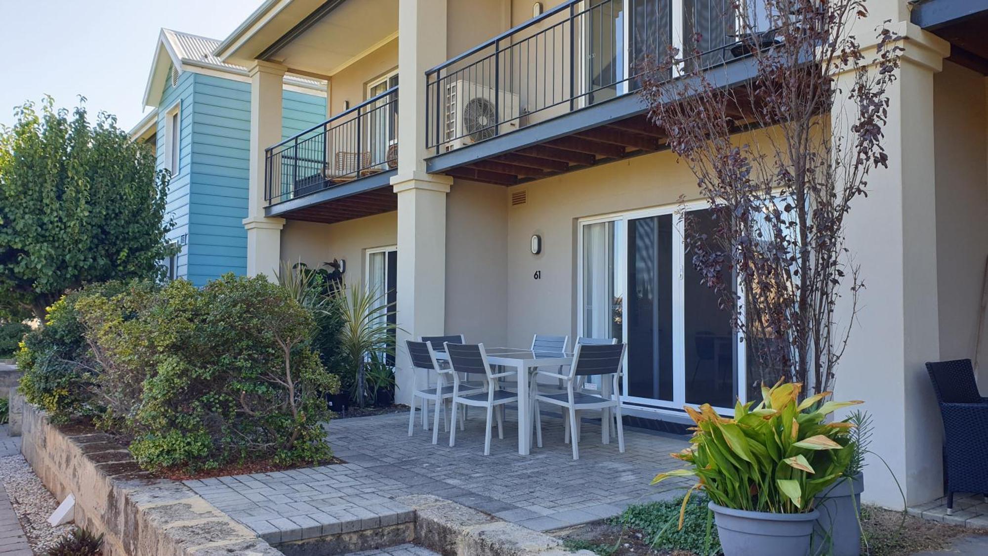 C Mandurah Apartment Resort Exterior photo